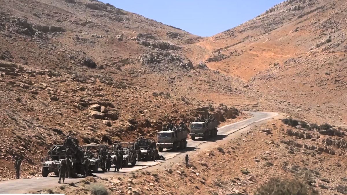 عملية لقوات لواء “الجبال” 810 في منحدرات قمّة جبل الشيخ - 21 آب 2025 (نائب الناطق باسم الجيش الإسرائيلي للإعلام العربي/ إكس)
