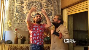 مشهد من مسرحية "كل عار وأنتم بخير" - دمشق 28 من أيار 2025 (عنب بلدي/ أمير حقوق)