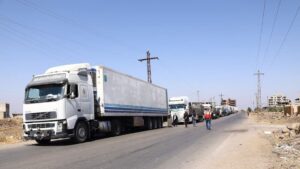 قافلة إغاثية من الهلال الأحمر محملة بالطحين تدخل إلى السويداء - 22 آب 2025 (الهلال الأحمر - فرع السويداء) 