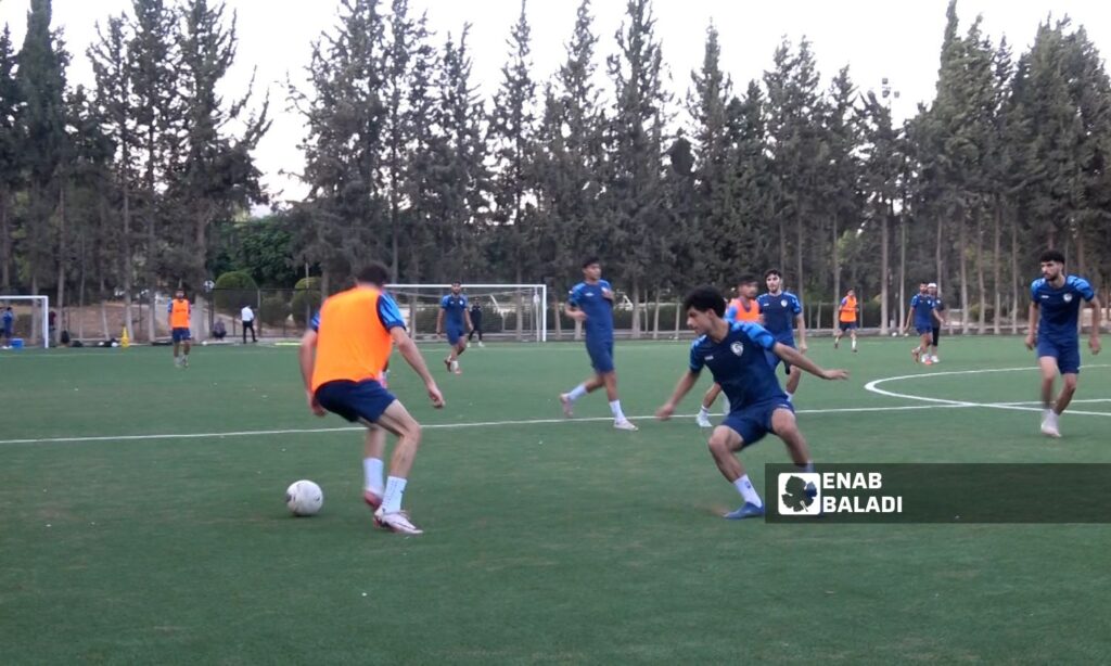 المنتخب السوري الأولمبي خلال المعسكر التدريبي في ملعب الفيحاء بدمشق - 6 آب 2025 (عنب بلدي/ أحمد الحمود)