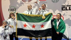 لاعبات منخب سوريا للقوى البدنية الحاصلات على الميدالية الذهبية في بطولة غرب آسيا - الدوحة 24 آب 2025 (الاتحاد السوري للقوى البدنية/ فيسبوك)