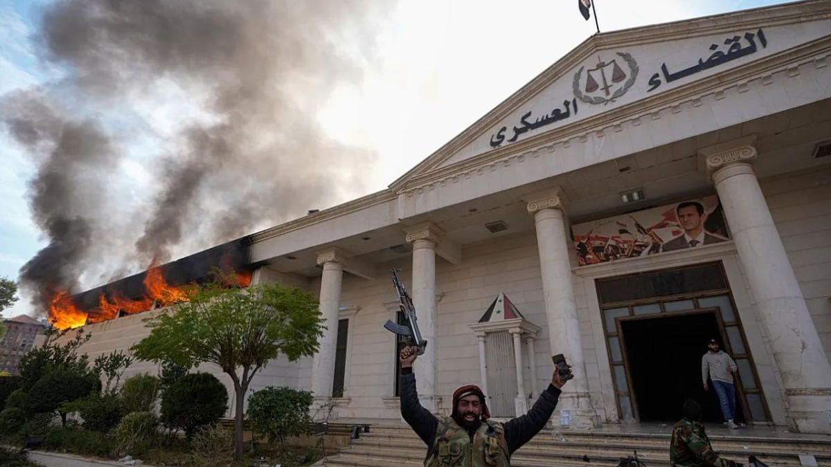 وزارة العدل تستقبل شكاوى كل من تعرض لظلم في قضايا محكمة الإرهاب - 8 من كانون الأول 2024 (أسوشيتيد برس)