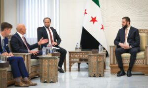 الرئيس السوري للمرحلة الانتقالية يلتقي المبعوث الأمريكي إلى سوريا توماس براك - 6 آب 2025 (وزارة الخارجية السورية)