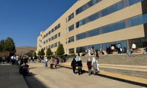 داخل ساحة جامعة الرشيد الخاصة في درعا - 12 آذار 2025 (جامعة الرشيد/ فيسبوك)
