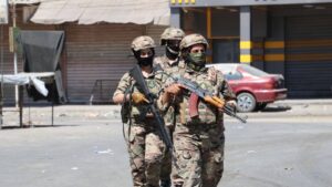 عناصر من "قوات سوريا الديمقراطية" (قسد) تمشط أحياء في الحسكة أثناء حملة أمنية - 30 آب 2025 (المركز الإعلامي sdf)