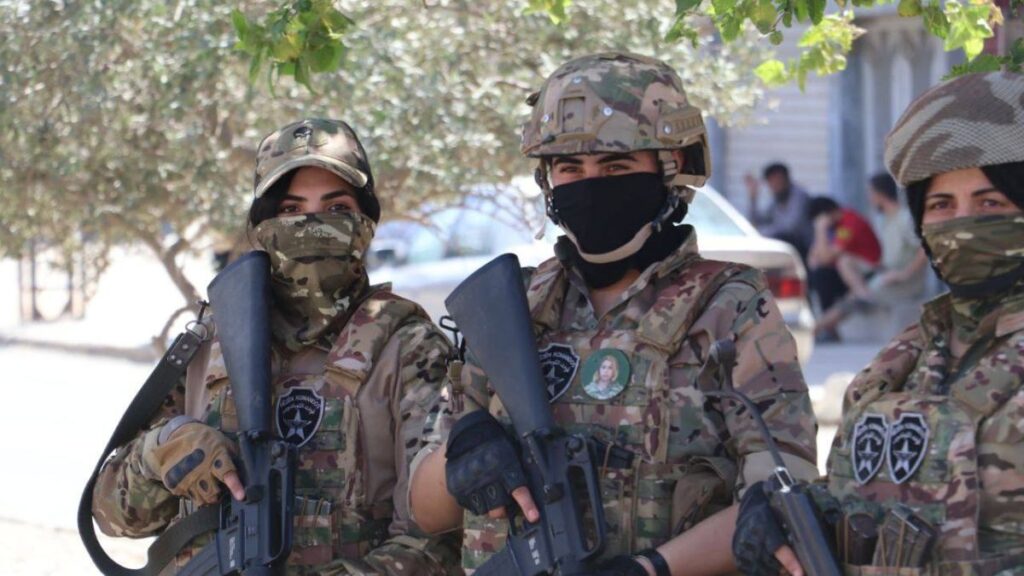 عناصر من "قوات سوريا الديمقراطية" (قسد) في الحسكة أثناء حملة أمنية - 30 آب 2025 (المركز الإعلامي sdf)