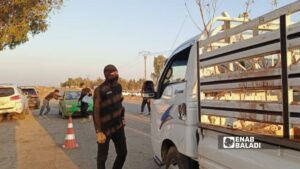 من إجلاء المدنيين عبر معبر بصرى الشام الإنساني- 30 تموز 2025(عنب بلدي/محجوب الحشيش)