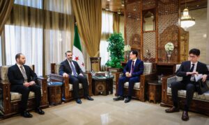 لقاء وزير الخارجية السوري أسعد الشيباني بالسفير الصيني إلى سوريا شي هونغ وي - 29 تموز 2025 (الخارجية السورية/تلجرام)
