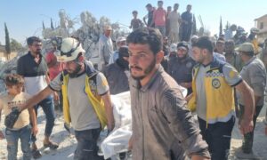 انتشال ضحايا مدنيين سقطوا بانهيار مبنى سكني بريف حلب الجنوبي - 7 آب 2025 (الدفاع المدني السوري)