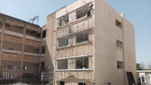 من أعمال ترميم مدرسة عبد الرافع رسو في ريف حمص - 12 آب 2025 (مديرية تربية حمص/ فيسبوك)