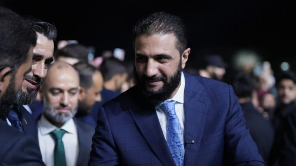 الرئيس السوري في المرحلة الانتقالية أحمد الشرع خلال حملة "الوفاء لإدلب" - 26 أيلول 205 (سانا)
