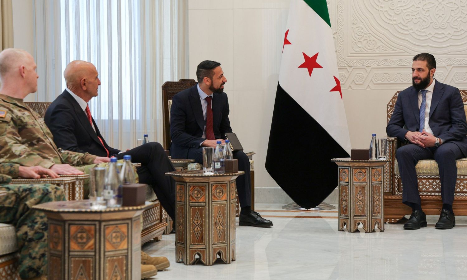 الرئيس السوري أحمد الشرع يستقبل المبعوث الأمريكي الخاص إلى سوريا توماس براك في قصر الشعب بالعاصمة دمشق - 29 أيار 2025 (الرئاسة السورية/تلجرام)