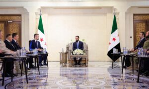 الرئيس السوري أحمد الشرع يلتقي نائب رئيس الوزراء الروسي ألكساندر نوفاك في دمشق - 9 أيلول 2025 (وزارة الخارجية السورية)
