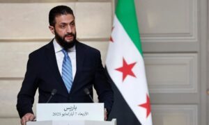 الرئيس السوري في المرحلة الانتقالية أحمد الشرع في باريس - 7 أيار 2025 (فرانس برس)
