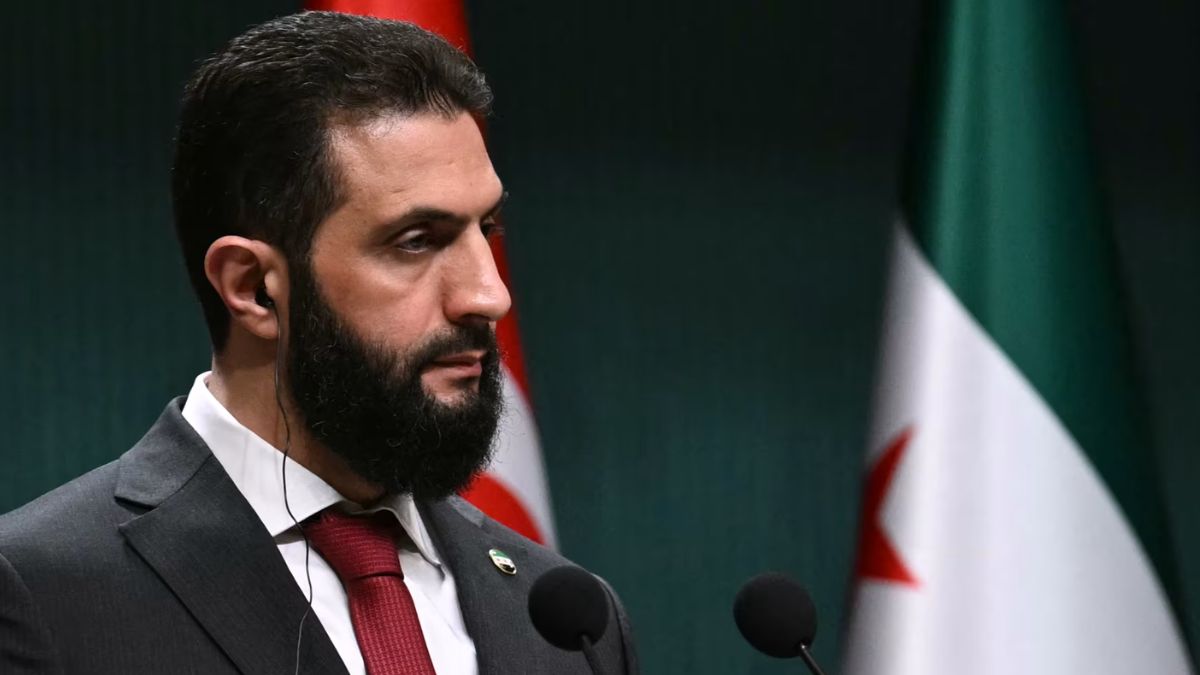 الرئيس السوري، أحمد الشرع خلال مؤتمر صحفي مع نظيره التركي 4 شباط 2025 (فرانس برس)