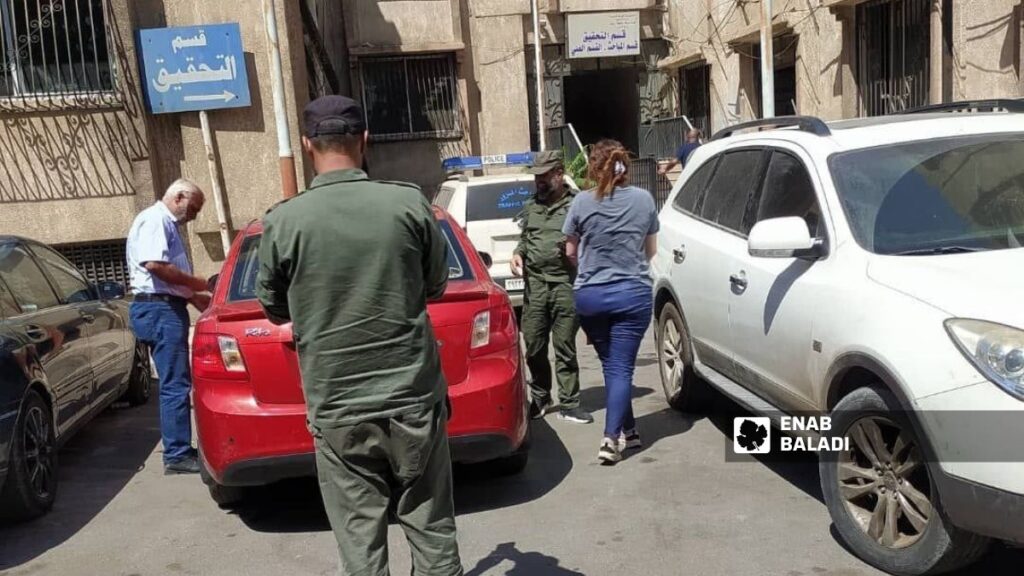 إلقاء القبض على السيدة التي تعرضت إلى شرطي مرور في دمشق - 15 أيلول 2025 (عنب بلدي/إدارة المرور)