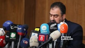 عضو لجنة السلم الأهلي حسن صوفان، في مؤتمر صحفي بدمشق 10 حزيران 2025 (عنب بلدي/أنس الخولي)