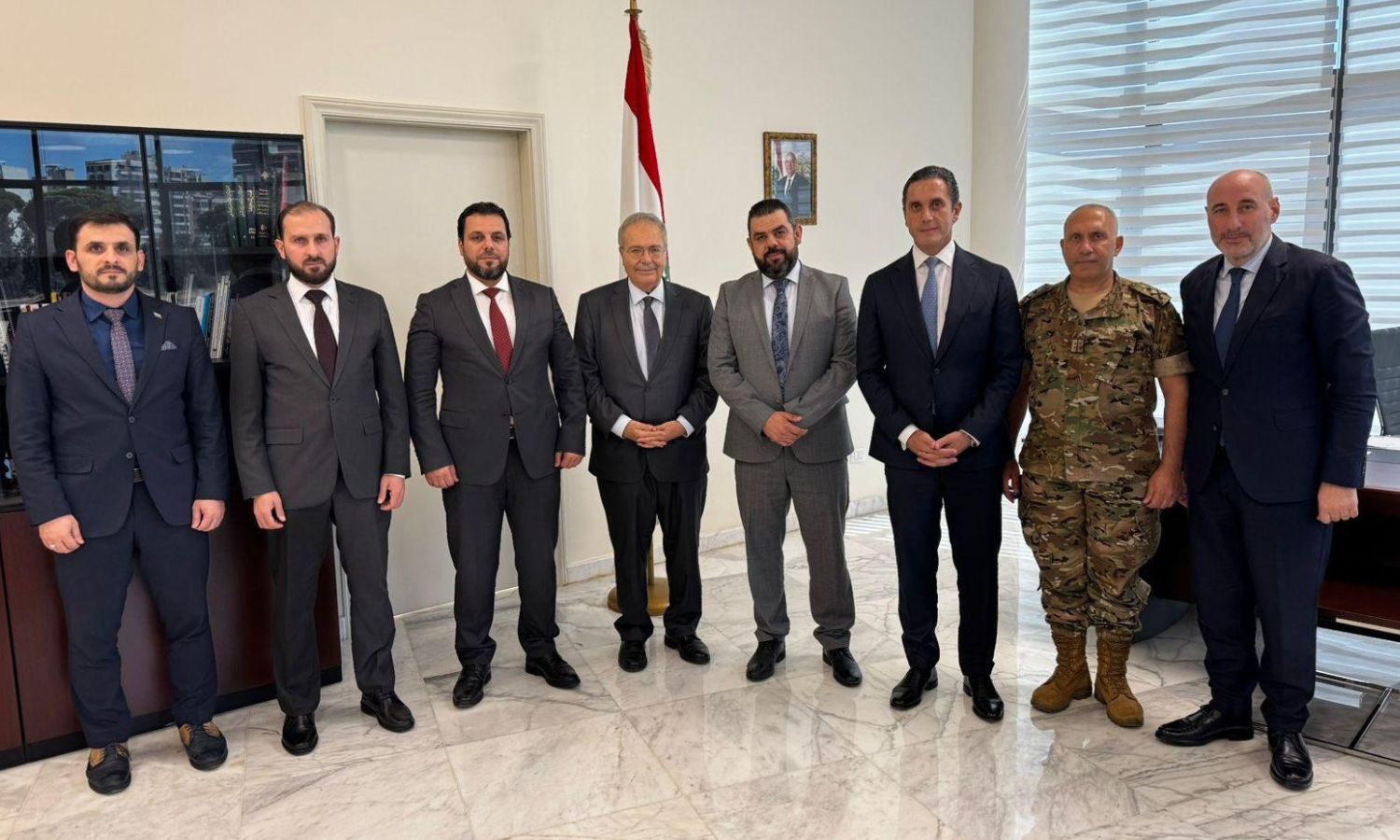 مدير الإدارة القنصلية في وزارة الخارجية السورية محمد يعقوب العمر يلتقي نائب رئيس مجلس الوزراء اللبناني طارق متري - 1 أيلول 2025 (محمد العمر/إكس)