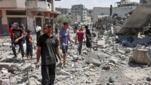 مشاهد دمار في غزة بعد هجوم إسرائيلي (Omar Al-Qattaa/AFP)
