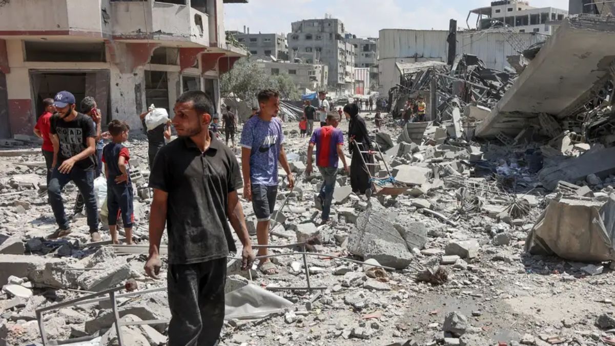 مشاهد دمار في غزة بعد هجوم إسرائيلي (Omar Al-Qattaa/AFP)