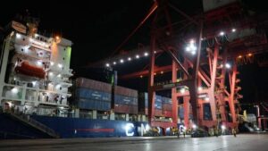 وصول أول دفعة من الآليات التشغيلية الحديثة إلى مرفأ اللاذقية مقدمة من  شركة CMA CGM - 4 أيلول 2025 (محافظة اللاذقية/ فيسبوك)
