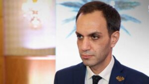 المتحدث باسم اللجنة العليا لانتخابات مجلس الشعب نوار نجمة يقول إن استبعاد بعض الأسماء من القوائم النهائية للهيئات الناخبة جاء بعد دراسة الطعون - 27 أيلول 2025 (سانا)