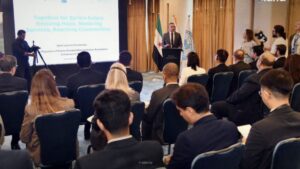 جانب من الحضور أثناء الإعلان عن المساعدات الكورية في فندق رويال سميراميس - 30 أيلول 2025 (سانا)
