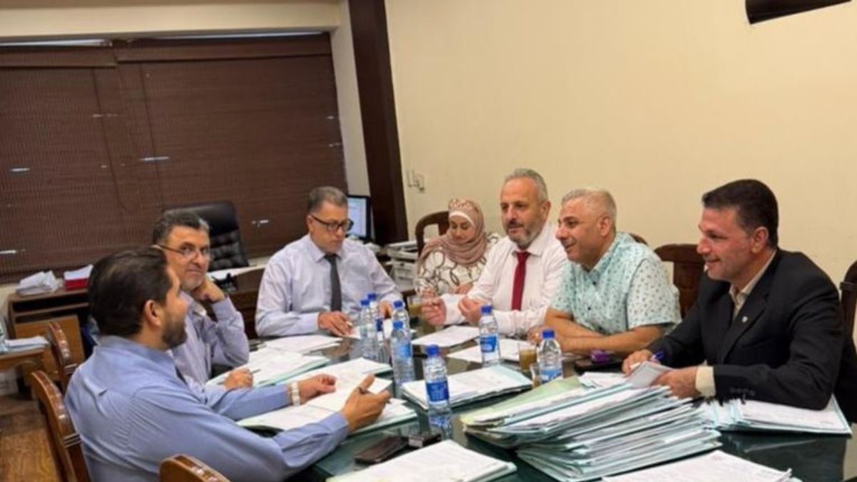 اجتماع لمجلس فرع نقابة المحامين بدمشق برئاسة النقيب محمد دحلا لبحث سبل خدمة المحامين وتطبيق القانون وتحقيق العدالة، 6 آب 2025 (نقابة محامي دمشق - فيسبوك)