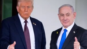 أعلن البيت الأبيض عن خطة الرئيس الأمريكي دونالد ترامب بشأن إنهاء الحرب بين إسرائيل وحماس والحكم في غزة (Alex Brandon/AP Photo/dpa/picture alliance)