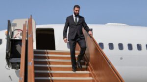 تعبيرية لوصول الرئيس السوري أحمد الشرع إلى الإمارات - 13 نيسان 2025 (سانا)