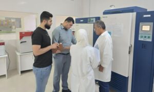 جولة لمعاون وزير الصحة عبدو بشير على مصانع أدوية في حلب - 21 تموز 2025 (موقع وزارة الصحة)

