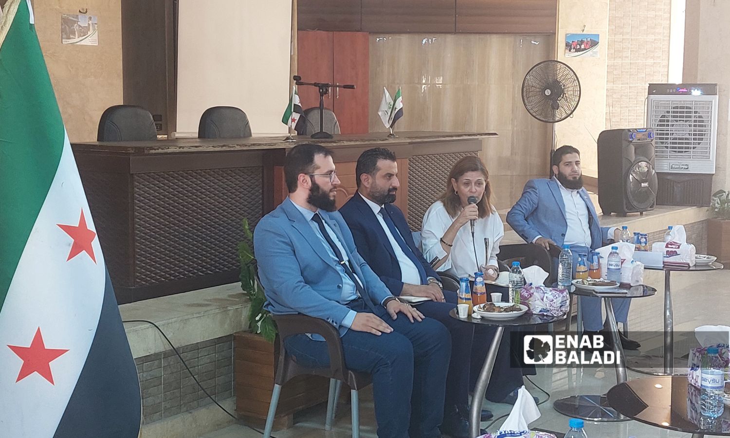 وزيرة الشؤون الاجتماعية والعمل هند قبوات باجتماع مع منظمات المجتمع المدني في حلب ناقش واقع المكفوفين بالمحافظة - 14 تموز 2025 (عنب بلدي)