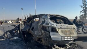 طيران مسير يستهدف شخصًا على متن سيارة على طريق مطار حلب الدولي - 4 أيلول 2025 (عنب بلدي/ ديان جنباز)