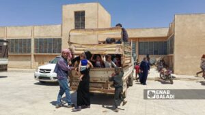 مهجرون من محافظة السويداء داخل مركز إيواء مدينة داعل في درعا - 9 أيلول 2025 (عنب بلدي/ محجوب الحشيش)