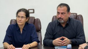  الرئيسة المشتركة لدائرة العلاقات الخارجية في "الإدارة الذاتية" إلهام أحمد تجتمع مع الوفد التفاوضي في شمال شرقي سوريا - 4 أيلول 2025 (الإدارة الذاتية)