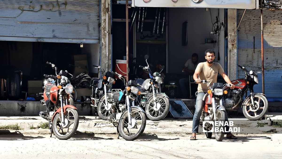 أحد محال بيع الدراجات النارية في رأس العين - 25 آب 2025 (عنب بلدي)