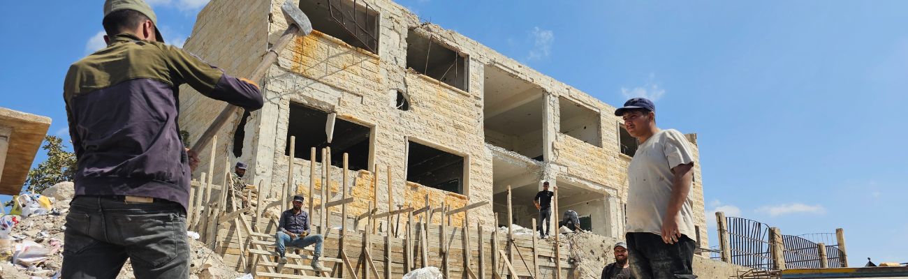 عمليات ترميم مدارس سهل الغاب بريف حماة - 12 أيلول 2025 (عنب بلدي/ إياد عبد الجواد)
