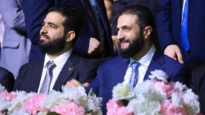 الرئيس السوري أحمد الشرع ووزير الداخلية السوري أنس خطاب خلال حضور فعالية في إدلب ـ 27 أيلول 2025 (الرئاسة السورية)