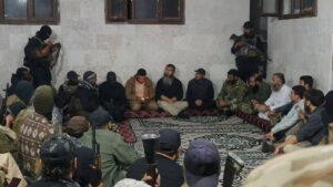 صورة الجلسة التي عقد فيها اتفاق وقف إطلاق النار في مخيم حارم  يظهر على يسار الصور عمر أومسن -  23 تشرين الأول 2025 (مازن عرج)