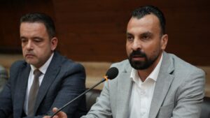 رئيس اتحاد ألعاب القوى محمد الضامن خلال حفل تكريم منتخب سوريا 7 من تشرين الأول (الاتحاد العربي السوري لألعاب القوى / فيسبوك)
