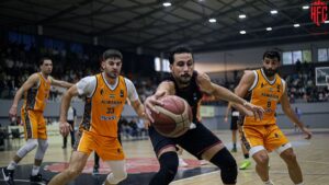 حمص الفداء ضد الوحدة في بطولة الدرع 23 تشرين الأول 2025 (نادي الوثبة الرياضي / فيسبوك) حمص الفداء ضد الوحدة في بطولة الدرع 23 تشرين الأول 2025 (نادي الوثبة الرياضي / فيسبوك)