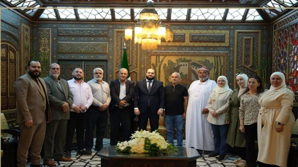 لقاء بين محافظ دمشق مجموعة من أهالي المزة المتضررين بالمرسوم 66 - 20 تشرين الأول 2025 (محافظة دمشق)