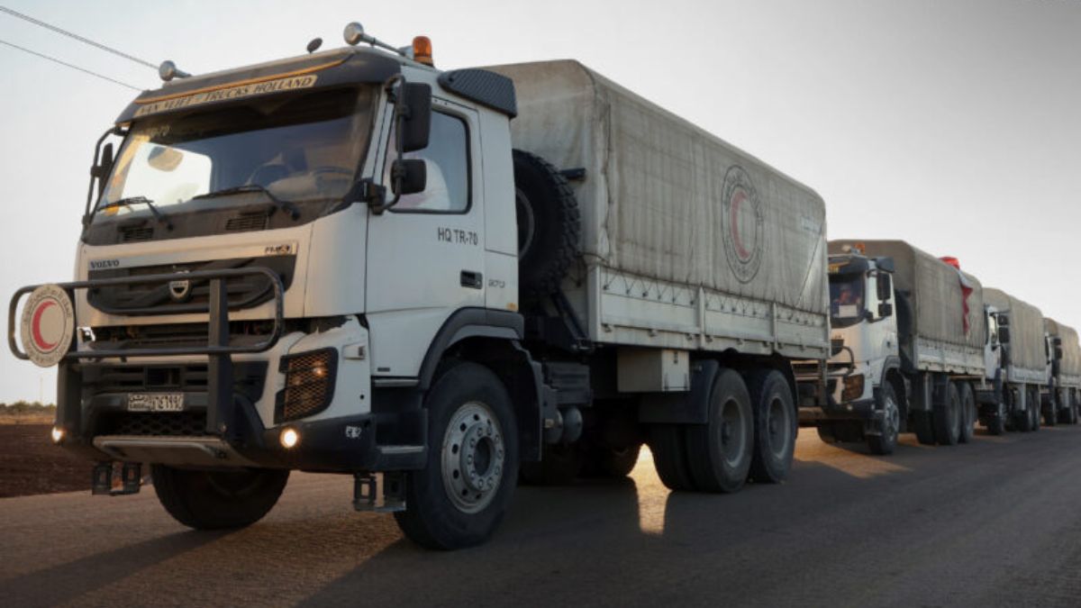 قافلة مساعدات قطرية تدخل محافظة السويداء عبر ريف درعا - 13 أيلول 2025 (سانا)