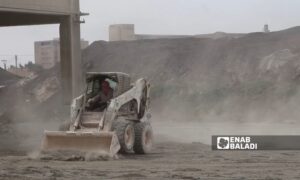 نقل المواد الخام ضمن معمل أسمنت حماة - 26 آذار 2025 (عنب بلدي/إياد عبد الجواد)
 نقل المواد الخام ضمن معمل أسمنت حماة - 26 آذار 2025 (عنب بلدي/إياد عبد الجواد)