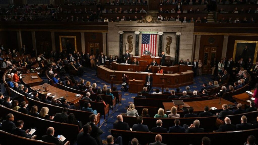 أعضاء مجلس النواب الأمريكي يصوتون على ترشيح جيم جوردان رئيسًا جديدًا للمجلس - 17 تشرين الأول 2023 (أ ف ب)