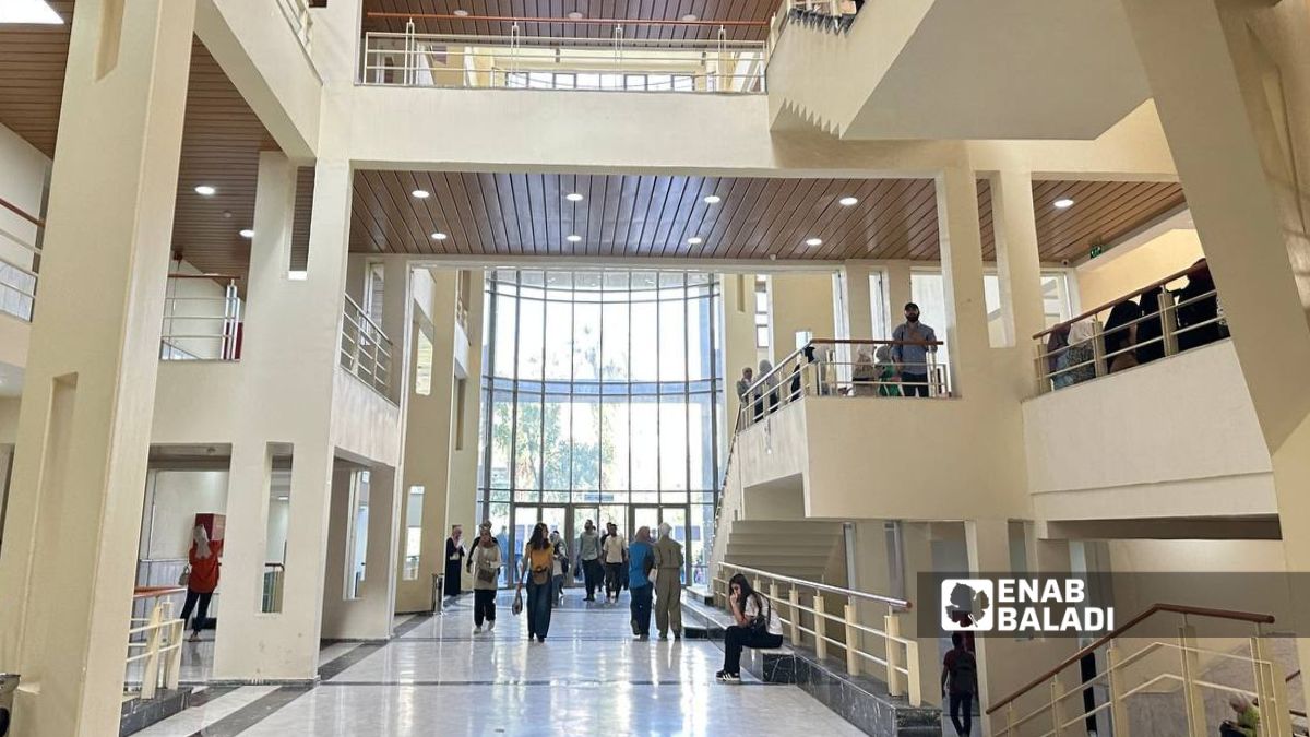 المبنى الجديد في كلية الآداب والعلوم الإنسانية في "جامعة دمشق"  - 12 تشرين الأول 2025 (عنب بلدي/ أحمد الحمود)