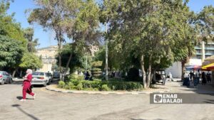  باحة كلية الآداب والعلوم الإنسانية في "جامعة دمشق" - 12 تشرين الأول 2025 (عنب بلدي/ أحمد الحمود)