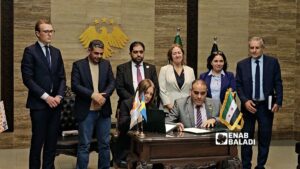 وزارة الصحة توقع اتفاقية مع صندوق الأمم المتحدة للسكان بدعم من السويد لتحسين ممارسة مهنة القبالة والتمريض في سوريا (عنب بلدي/ أحمد مسلماني) وزارة الصحة توقع اتفاقية مع صندوق الأمم المتحدة للسكان بدعم من السويد لتحسين ممارسة مهنة القبالة والتمريض في سوريا (عنب بلدي/ أحمد مسلماني)