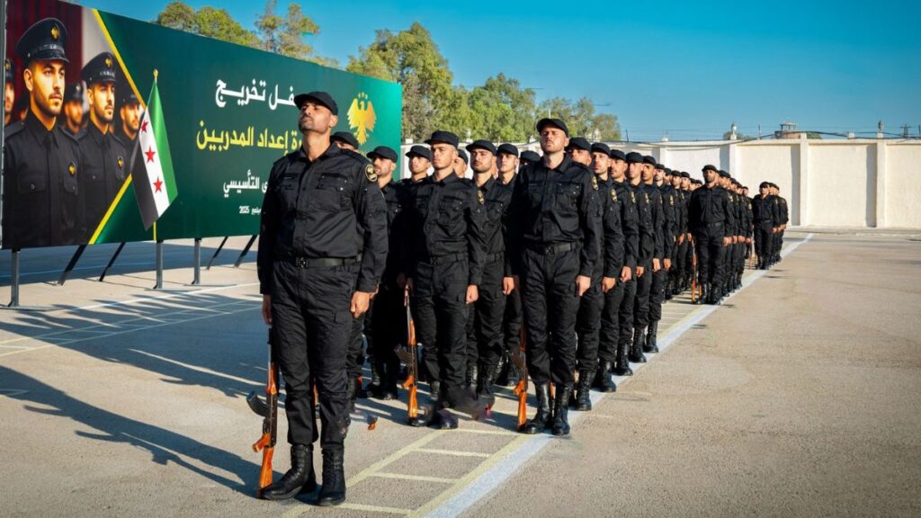 حفل تخريج الدفعة الأولى من دورة إعداد المدربين ضمن مسار تطوير الكوادر الأمنية في وزارة الداخلية - 16 أيلول 2025 (وزارة الداخلية/فيسبوك)