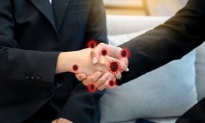 صورة تعبيرية عن انتقال متحور نيمبوس عبر التصافح بالأيدي (كانفا)

